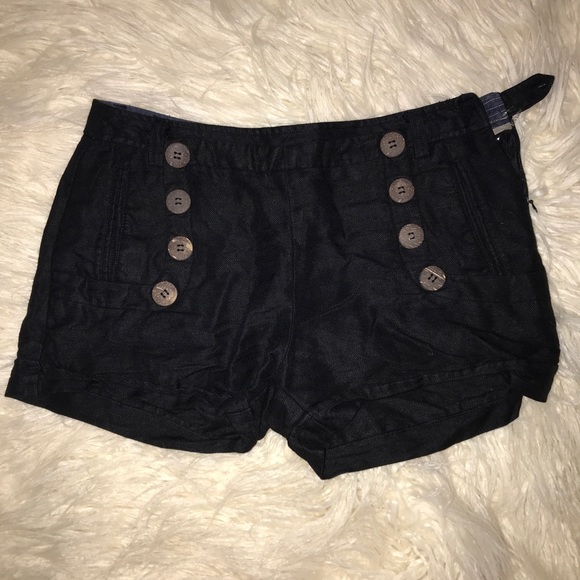 Esley Black Shorts - Picture 1 of 6